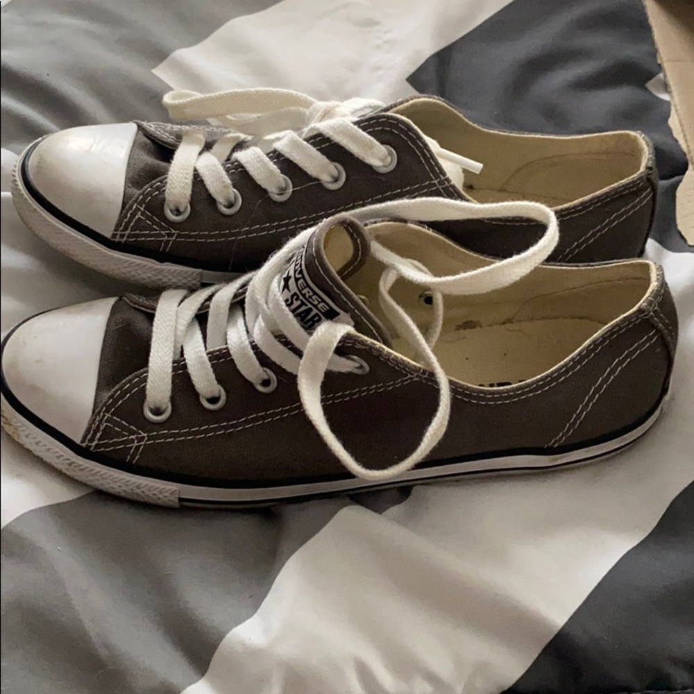 Woman’s size 6 gray converses